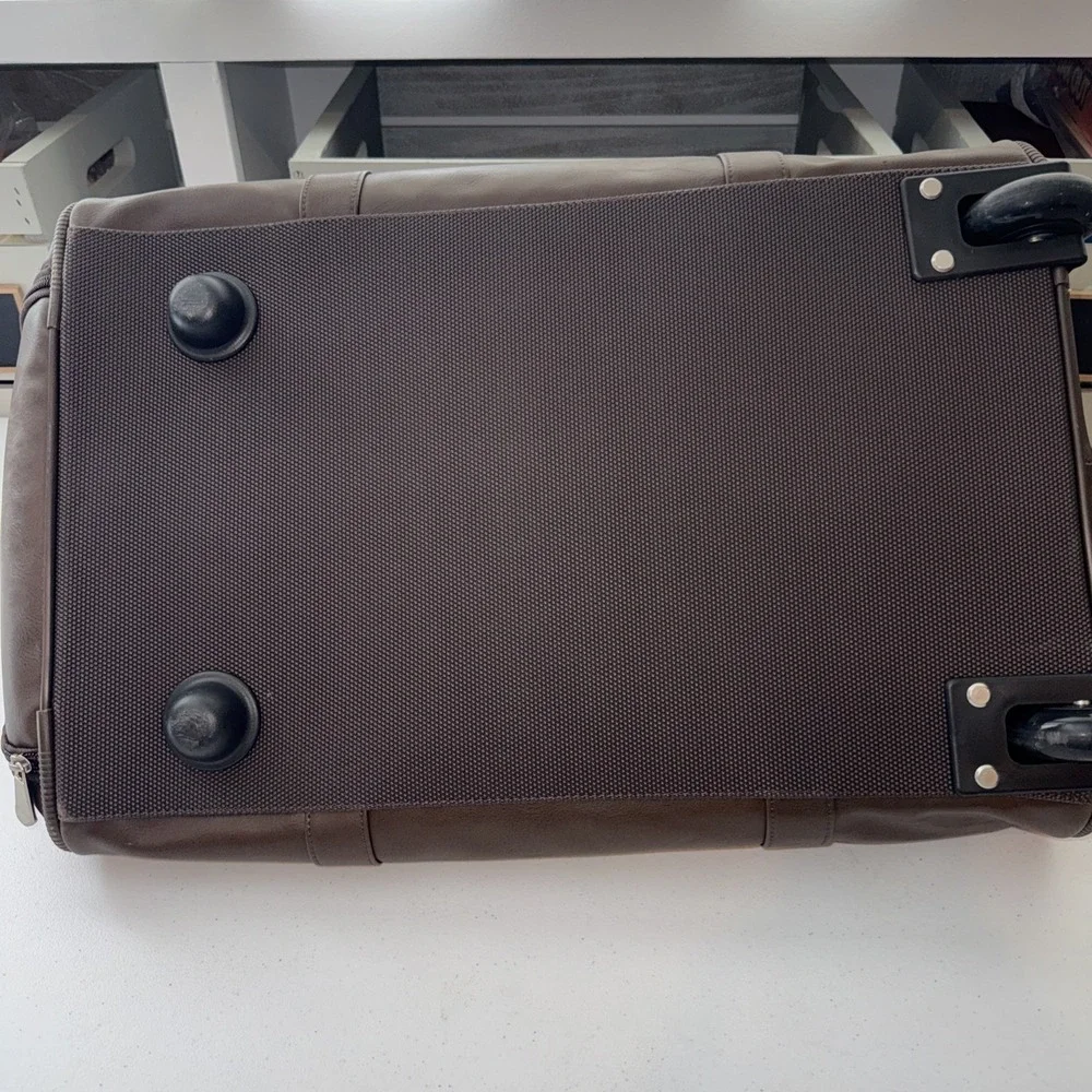 Kluge Genuine Cowhide Leather Rolling duffel Carry-On Bag‎ $199 Used Once